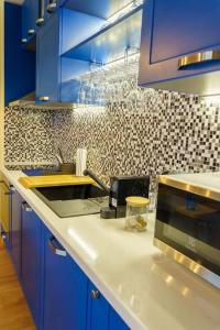 Kuchyň nebo kuchyňský kout v ubytování Panoramic 1 bedroom apartment in central Varna!