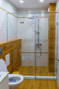 Koupelna v ubytování Panoramic 1 bedroom apartment in central Varna! + 13 fotografií