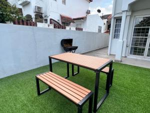 Patio nebo venkovní prostory v ubytování Peaceful Escape - Landed Endlot House Subang Jaya