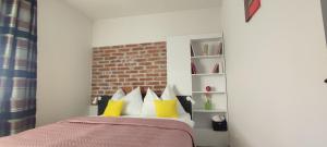 Posteľ alebo postele v izbe v ubytovaní Koller Apartmanház
