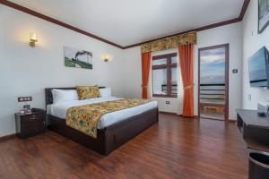 Summit Sherpa Mountain Hotel & Spa客房内的一张或多张床位