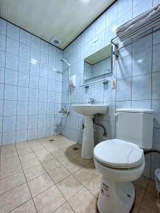 Fulong Hotel tesisinde bir banyo