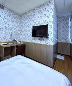 Fulong Hotel tesisinde bir odada yatak veya yataklar