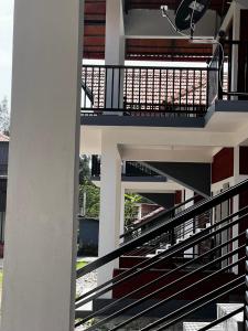 uma vista para as escadas de uma casa em Coorg Coffee Inn em Suntikoppa