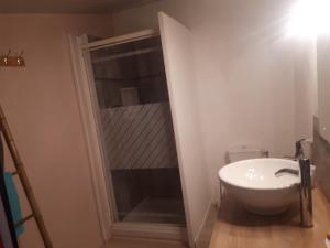 a bathroom with a sink and a toilet at Gîte les romarins in Le Thoronet +1 photo