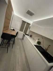 Η κουζίνα ή μικρή κουζίνα στο Ideal Residence