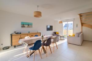 Et tv og/eller underholdning på La Brise Tropicale - Belle maison avec jardin