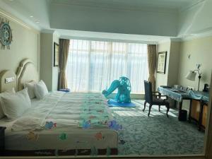 Postel nebo postele na pokoji v ubytování Qingdao Jianxin International Hotel