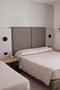 Кровать или кровати в номере Hotel Falcone +37 фотографий
