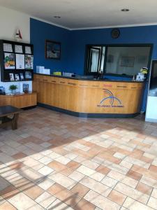 a waiting room with a cash counter in a restaurant at VILLAGGIO ANDORA COLOMBO in Marina dʼAndora