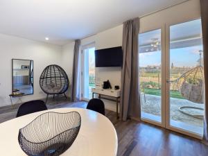 Televízia a/alebo spoločenská miestnosť v ubytovaní Residence Le Aromatiche