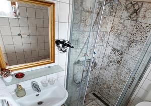 a bathroom with a shower and a sink at Rohonci Vendégház in Kőszeg