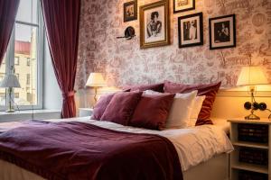 Voodi või voodid majutusasutuse Hotel Pigalle toas