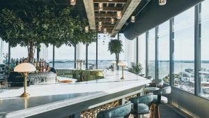 En restaurant eller et andet spisested på Steam Hotel