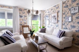 a living room with a white couch and a table at Ystad Saltsjöbad in Ystad