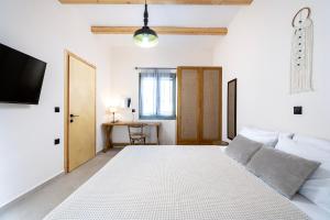 Postel nebo postele na pokoji v ubytování ANGONI SUITES