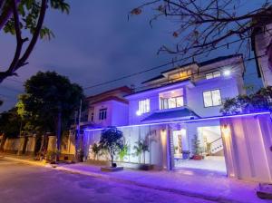 a house is lit up at night at Hoàng My Villa D3 in Vung Tau