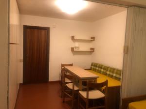 a small room with a table and chairs at Residence Napoleon Isola D'Elba in Procchio