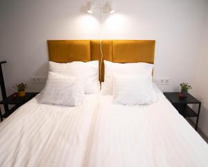 Posteľ alebo postele v izbe v ubytovaní Free Parking -Corvin Palace Residence-3BDRM,6ppl,Wifi,AC