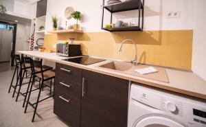 Kuchyňa alebo kuchynka v ubytovaní Free Parking -Corvin Palace Residence-3BDRM,6ppl,Wifi,AC