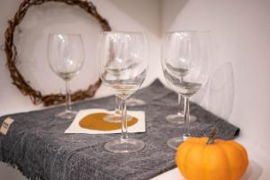 Nápoje v ubytovaní Free Parking -Corvin Palace Residence-3BDRM,6ppl,Wifi,AC