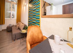 Posedenie v ubytovaní Free Parking -Corvin Palace Residence-3BDRM,6ppl,Wifi,AC