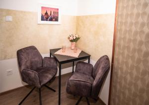Posedenie v ubytovaní Free Parking -Corvin Palace Residence-3BDRM,6ppl,Wifi,AC