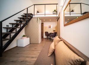 Posedenie v ubytovaní Free Parking -Corvin Palace Residence-3BDRM,6ppl,Wifi,AC