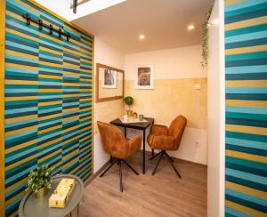 Posedenie v ubytovaní Free Parking -Corvin Palace Residence-3BDRM,6ppl,Wifi,AC