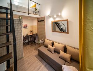 Posedenie v ubytovaní Free Parking -Corvin Palace Residence-3BDRM,6ppl,Wifi,AC