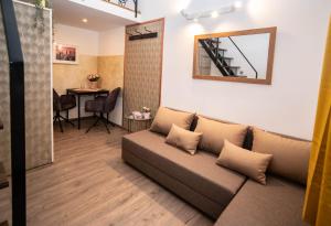 Posedenie v ubytovaní Free Parking -Corvin Palace Residence-3BDRM,6ppl,Wifi,AC