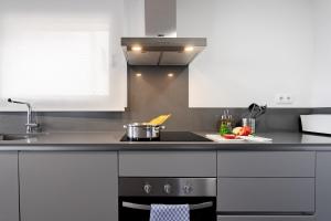 Kuchnia lub aneks kuchenny w obiekcie Feelathome Goya Apartments