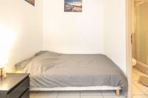a white bedroom with a bed in a room at Studio 4 Vercors - Terrasse et parking Privé in Meylan