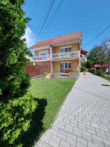 Το κτήριο όπου στεγάζεται  το διαμέρισμα