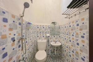 Ένα μπάνιο στο Namirah Syariah Guesthouse Balikpapan Redpartner