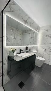 Et badeværelse på Apartamento DONOSO CORTES, 27