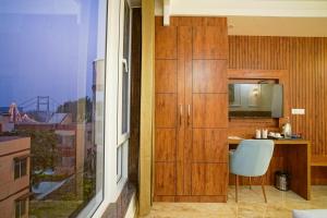 a kitchen with a desk and a chair and a window at Hotel Nirvana Bliss, Behind Parmarth Niketan in Rishīkesh