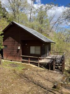 a log cabin in the middle of a forest at Jomine Koen Campjo - Vacation STAY 85266v in Minano
