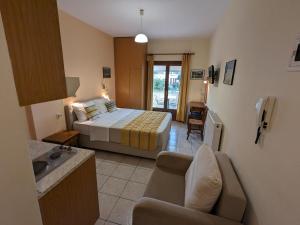 A bed or beds in a room at Pagaseon Rooms and Apartments