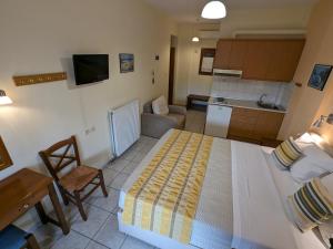 A kitchen or kitchenette at Pagaseon Rooms and Apartments