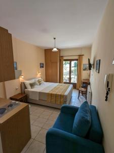 A bed or beds in a room at Pagaseon Rooms and Apartments