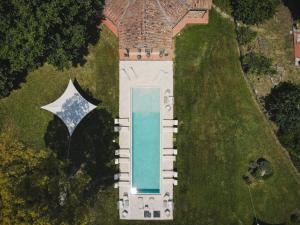 Bazén v ubytování Relais Ciavatta Country Hotel nebo v jeho okolí