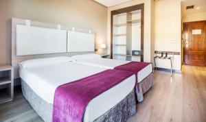 Cama o camas de una habitación en Ilunion Golf Badajoz
