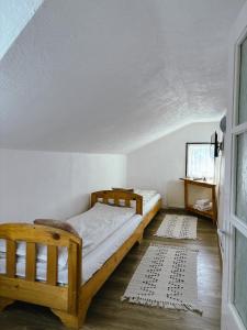 a bedroom with two bunk beds and a window at Casa TOR - Moieciu de Jos in Moieciu de Jos
