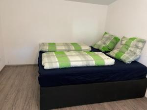 Rúm í herbergi á Welcome to Ndé-flat in Abstatt