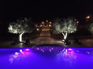 Bazén v ubytování Relais Masseria Serritella nebo v jeho okolí