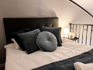 Ένα ή περισσότερα κρεβάτια σε δωμάτιο στο Bright Lofts near City Center Harbour