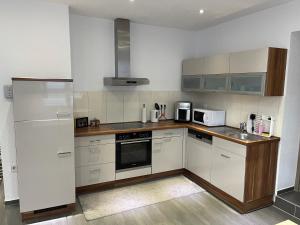 O bucătărie sau chicinetă la Maria's Ferienwohnung - Modernität trifft Eleganz