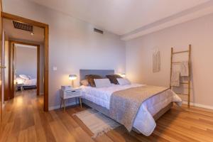 a bedroom with a bed and a table with a lamp at SAPORE DI MARE in Valencia