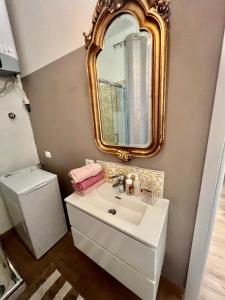 Ванна кімната в Alla Scalinata del Teatro Rossetti confort suites